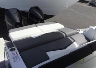 2021 Cruisers Yachts 338 CX OB