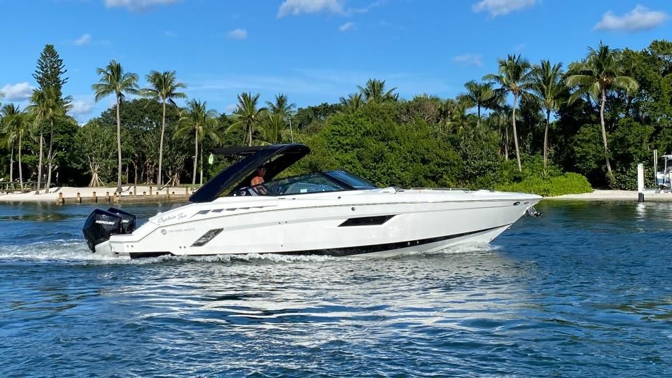 2021 Cruisers Yachts 338 CX OB