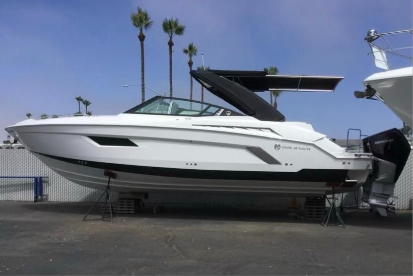 2021 Cruisers Yachts 338 CX OB