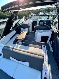2021 Cruisers Yachts 338 CX OB