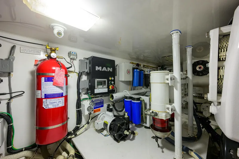 G&g Yacht Photos Pics Viking 46 G&G - Engine Room