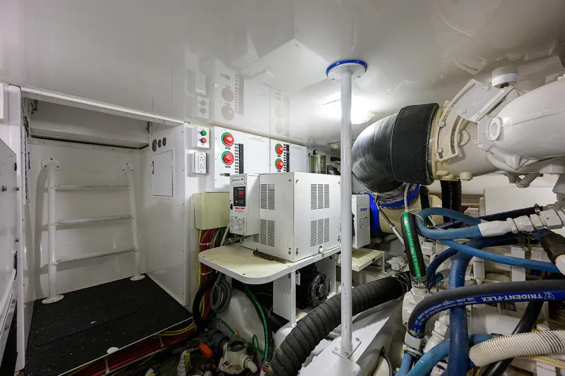 G&g Yacht Photos Pics Viking 46 G&G - Engine Room