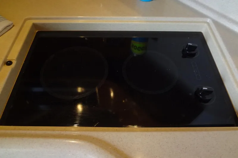 Shel 'b' Gale Yacht Photos Pics Built-in stovetop on 2001 Sea Ray 380 Sundancer yacht kitchen.