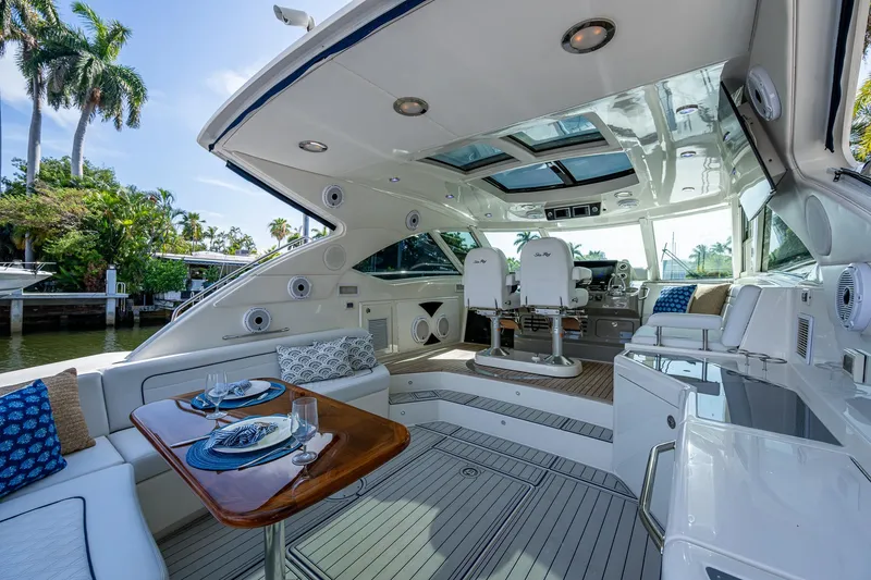 Sea N Starrs Yacht Photos Pics Luxurious 2012 Sea Ray 540 Sundancer yacht interior with elegant seating and dining area.