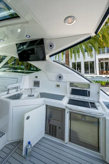 Sea N Starrs Yacht Photos Pics 2012 Sea Ray 540 Sundancer yacht interior with kitchenette and modern amenities.