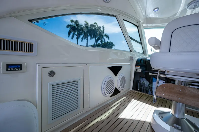 Sea N Starrs Yacht Photos Pics Interior of 2012 Sea Ray 540 Sundancer yacht with modern seating and large windows.