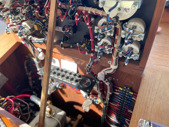 Safe N Sound Yacht Photos Pics Electrical wiring inside a 1988 Canoe Cove Tri Cabin boat, showcasing intricate connections and components.