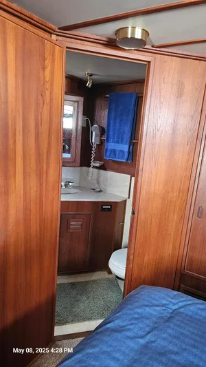 Safe N Sound Yacht Photos Pics 1988 Canoe Cove Tri Cabin interior with wooden finish, showing bathroom and blue towel.