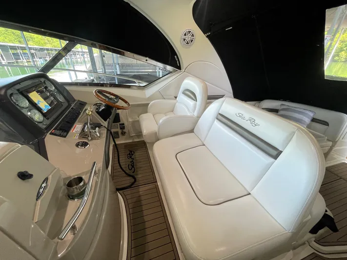  Yacht Photos Pics 2007 Sea Ray 38 Sundancer cockpit with white leather seating and modern dashboard.
