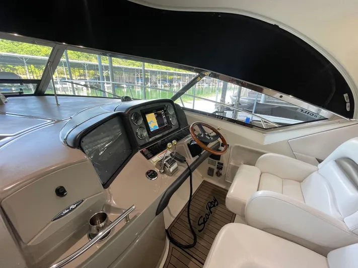  Yacht Photos Pics 2007 Sea Ray 38 Sundancer helm with modern controls and comfortable seating.