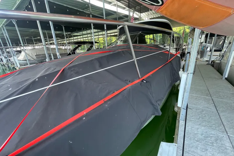  Yacht Photos Pics 2007 Sea Ray 38 Sundancer covered at marina dock.