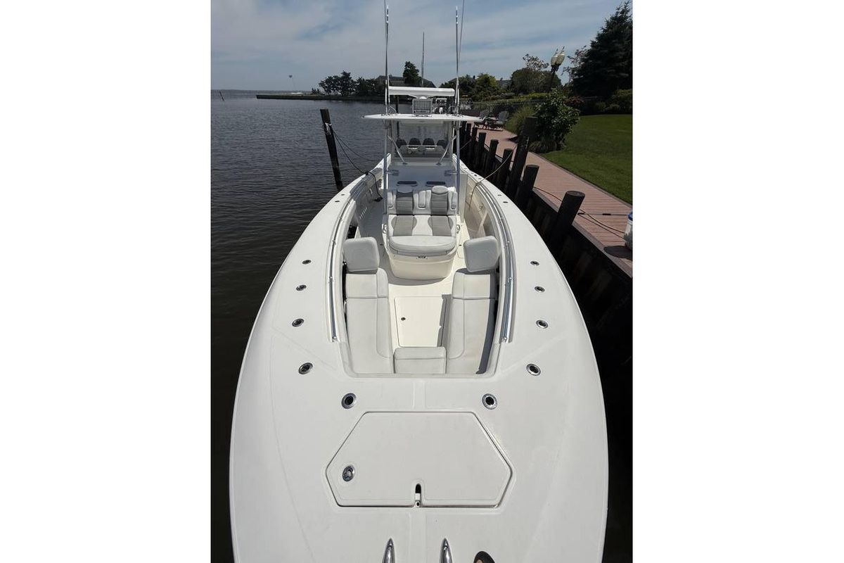 2018 Invincible 42 