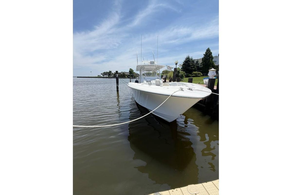 2018 Invincible 42 