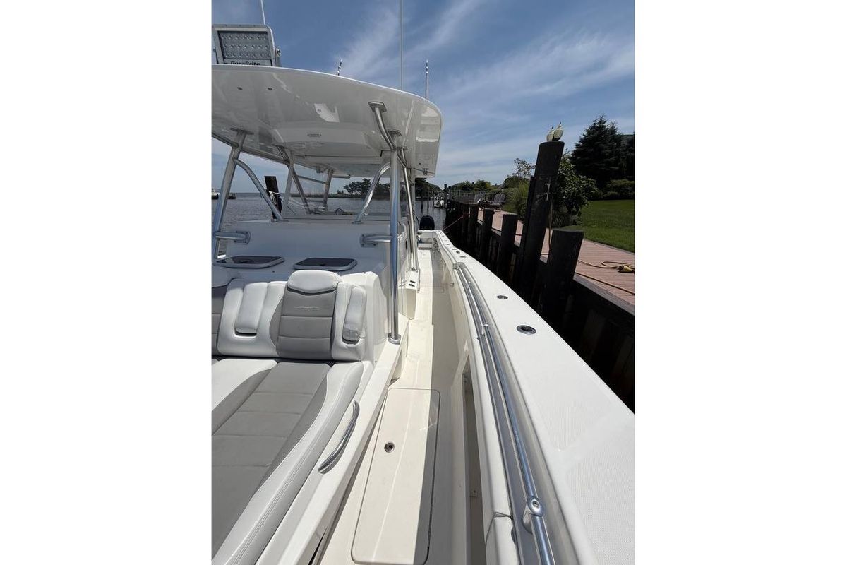 2018 Invincible 42 