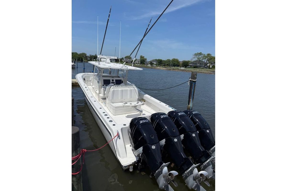 2018 Invincible 42 