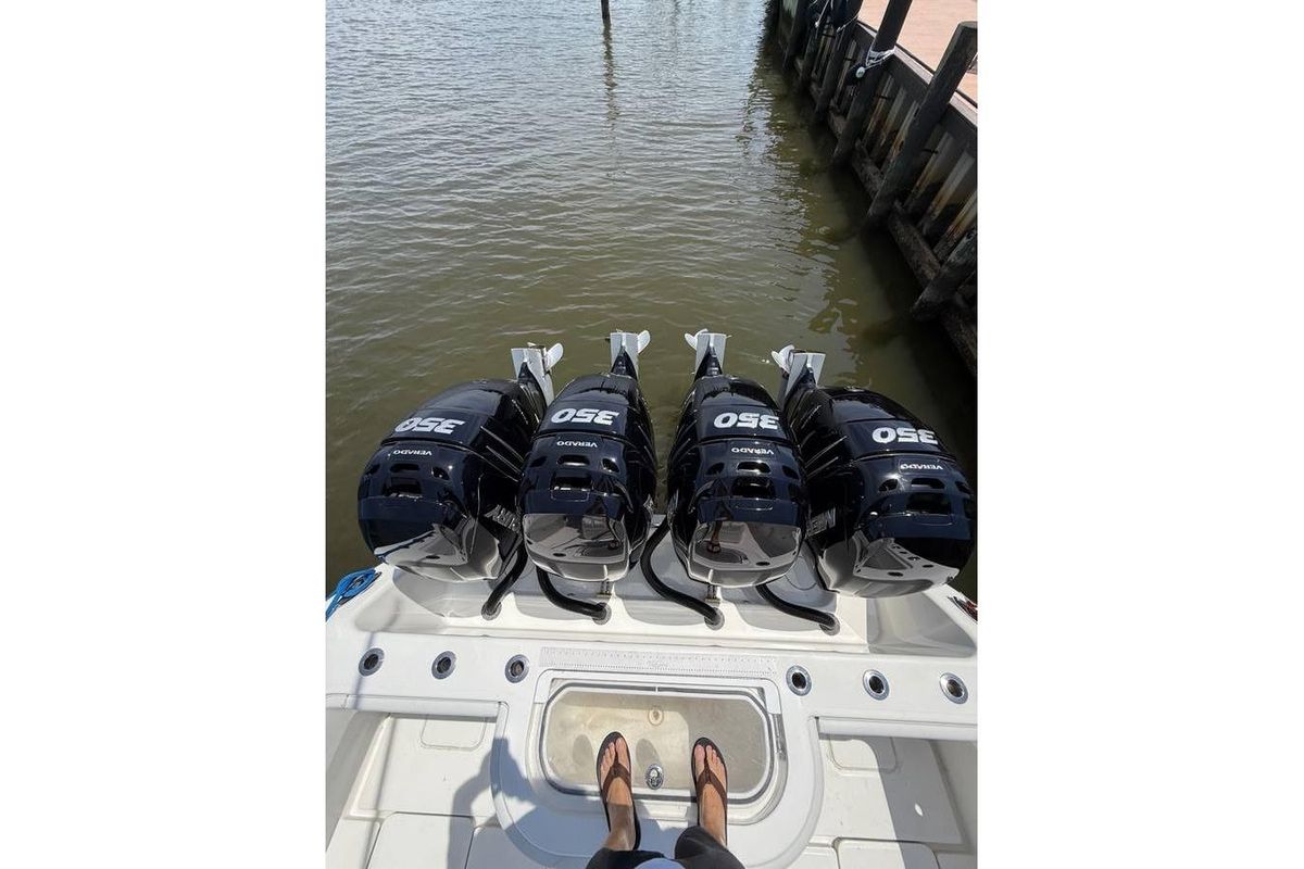 2018 Invincible 42 