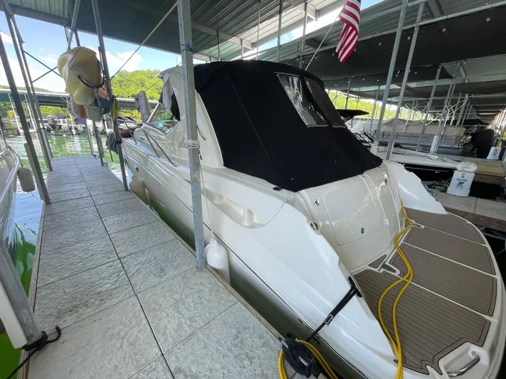  Yacht Photos Pics 2007 Sea Ray 38 Sundancer docked under a covered marina.