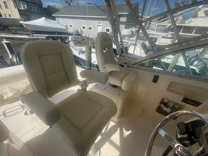  Yacht Photos Pics 2007 Grady-White Express 360 boat interior with helm and seating area.