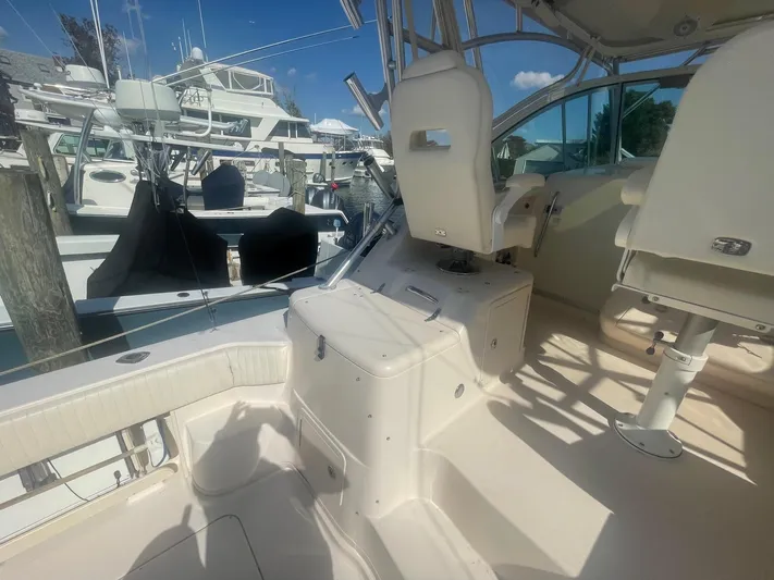  Yacht Photos Pics 2007 Grady-White Express 360 boat interior with seating and helm, docked at marina.