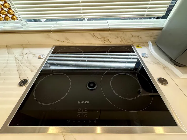 Self Made Yacht Photos Pics Bosch (4) Burner CookTop