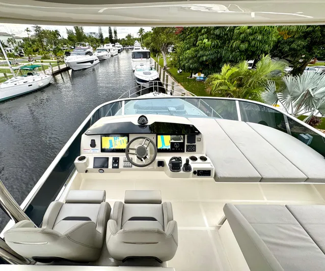 Self Made Yacht Photos Pics FlyBridge Helm Area