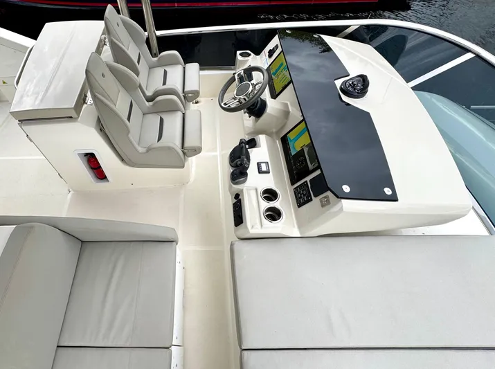 Self Made Yacht Photos Pics FlyBridge Helm Area