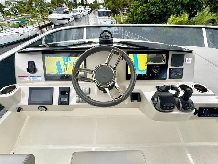 Self Made Yacht Photos Pics FlyBridge Helm w: Garmin Electronics Package