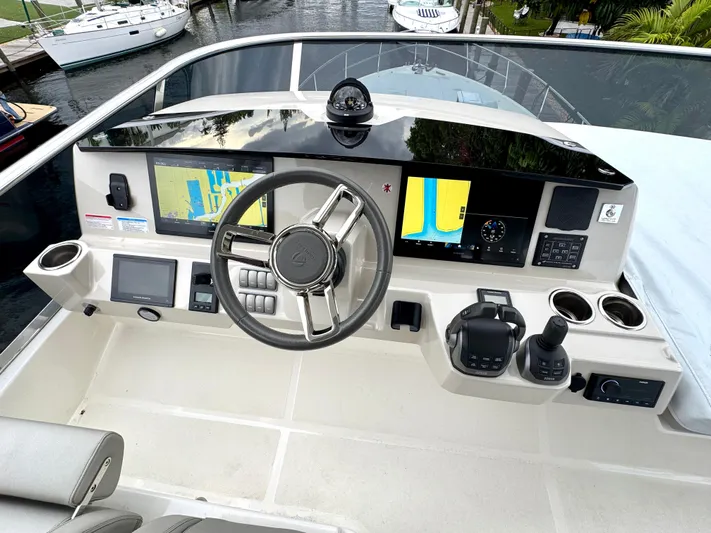 Self Made Yacht Photos Pics FlyBridge Helm