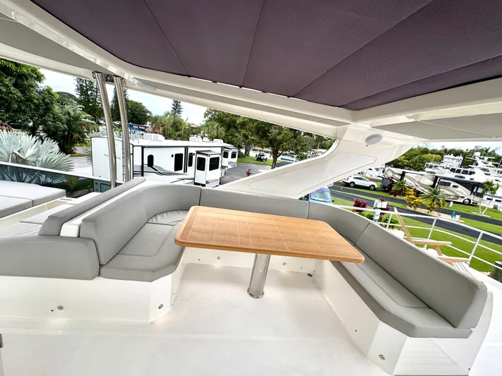 Self Made Yacht Photos Pics FlyBridge U Shaped Seating w Teak Table