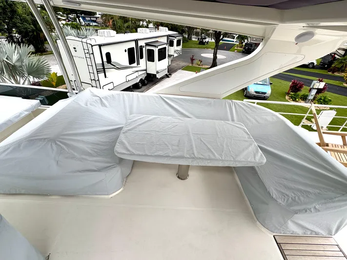 Self Made Yacht Photos Pics FlyBridge U-Shaped Seating - Covered