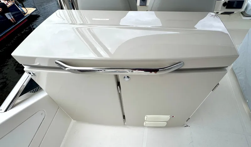 Self Made Yacht Photos Pics FlyBridge Wet Bar - Closed