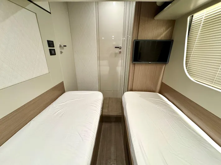 Self Made Yacht Photos Pics Guest StateRoom Forward w/ Beds Separated