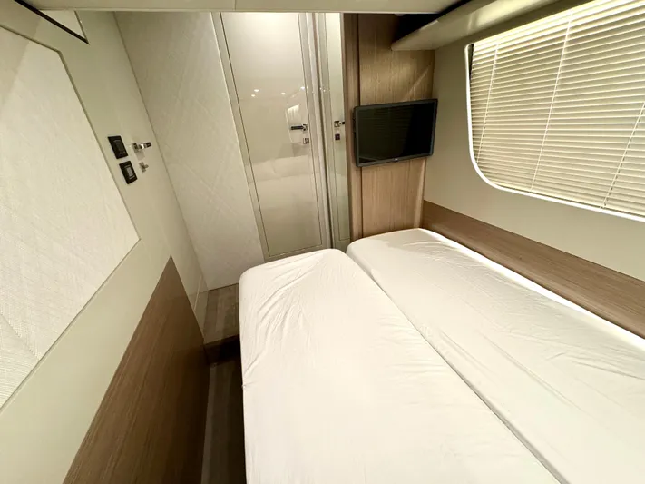 Self Made Yacht Photos Pics Guest StateRoom Forward w/ Beds Together