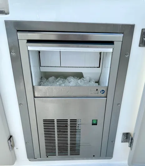 Self Made Yacht Photos Pics Flybridge Ice Maker