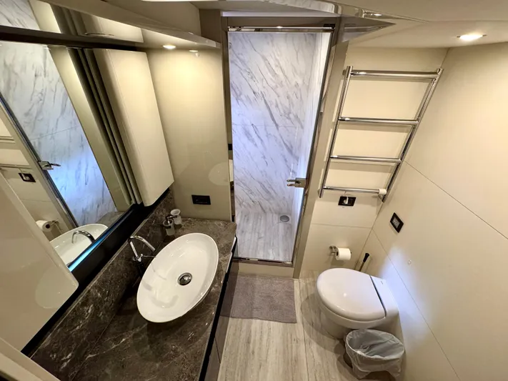 Self Made Yacht Photos Pics Master StateRoom EnSuite Head & Shower