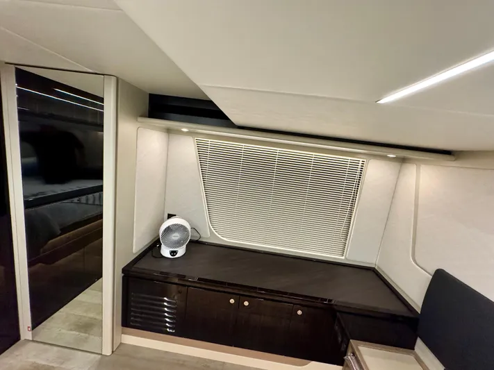 Self Made Yacht Photos Pics Master StateRoom Strb. Side