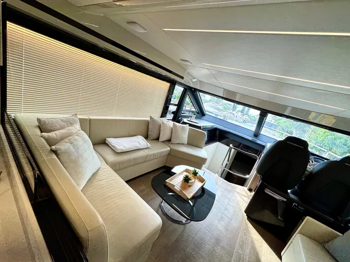 Self Made Yacht Photos Pics Salon Seating - Port Side