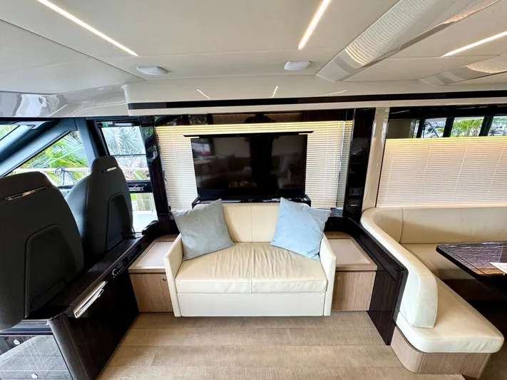 Self Made Yacht Photos Pics Salon Strb. Side