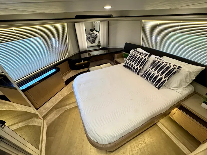 Self Made Yacht Photos Pics VIP StateRoom - Forward