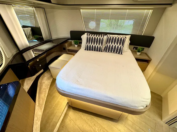 Self Made Yacht Photos Pics VIP StateRoom - Forward