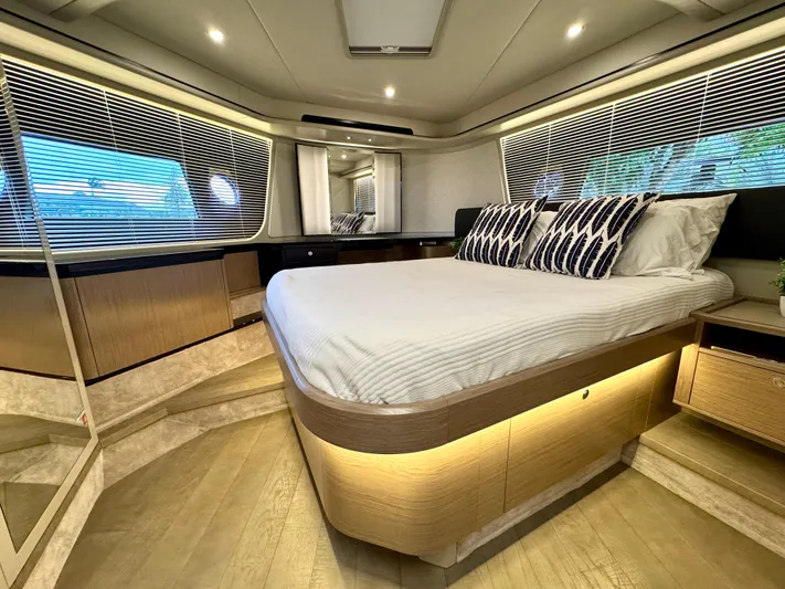 Self Made Yacht Photos Pics VIP StateRoom - Forward