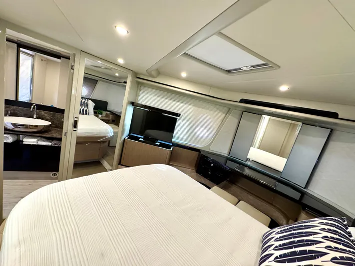 Self Made Yacht Photos Pics VIP StateRoom Forward
