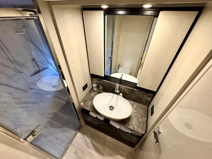 Self Made Yacht Photos Pics VIP StateRoom Ensuite Head