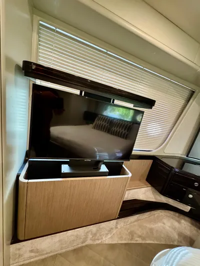 Self Made Yacht Photos Pics VIP StateRoom Hi / Lo TV