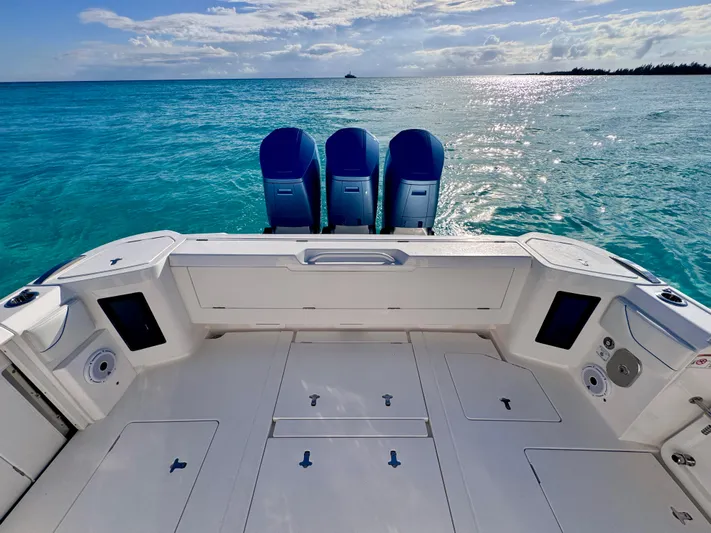  Yacht Photos Pics 2023 Intrepid 427 Nomad SE boat with triple engines on clear blue water.