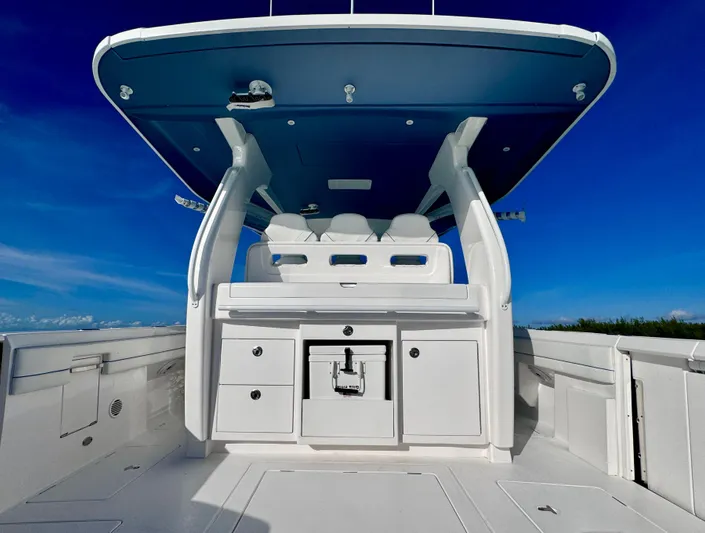  Yacht Photos Pics 2023 Intrepid 427 Nomad SE boat interior with sleek design and modern amenities.