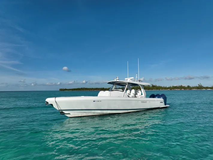  Yacht Photos Pics 2023 Intrepid 427 Nomad SE boat on clear blue water under a sunny sky.