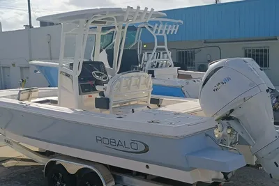 Robalo 246 Cayman