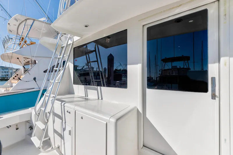  Yacht Photos Pics 1999 Viking 47 Convertible yacht exterior with ladder and storage compartments.