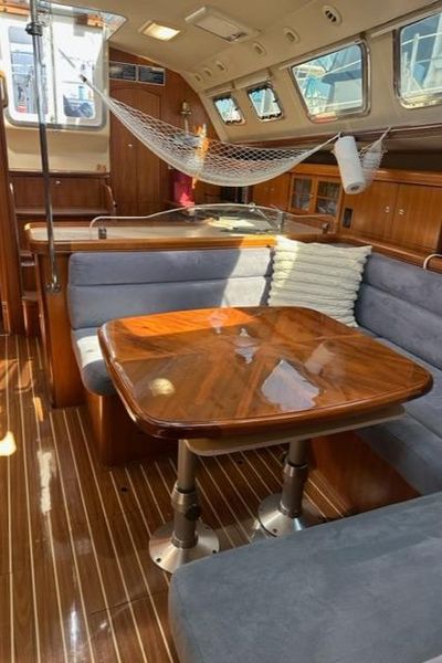 2007 Hunter 41 Deck Salon